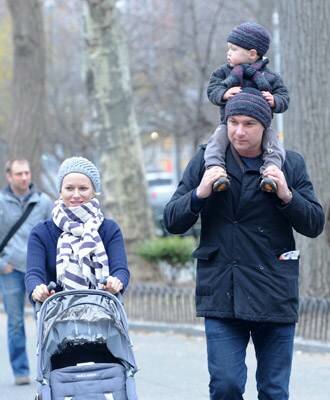 naomi-watts-liev-schreiber-son