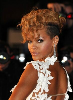 rihanna-attending-grammys-solo